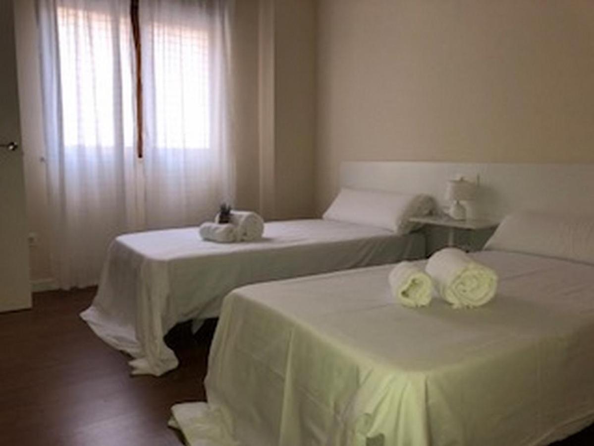 Apartamentos turisticos Puente Romano Portal 4 Bajo -A Salamanca Habitación foto